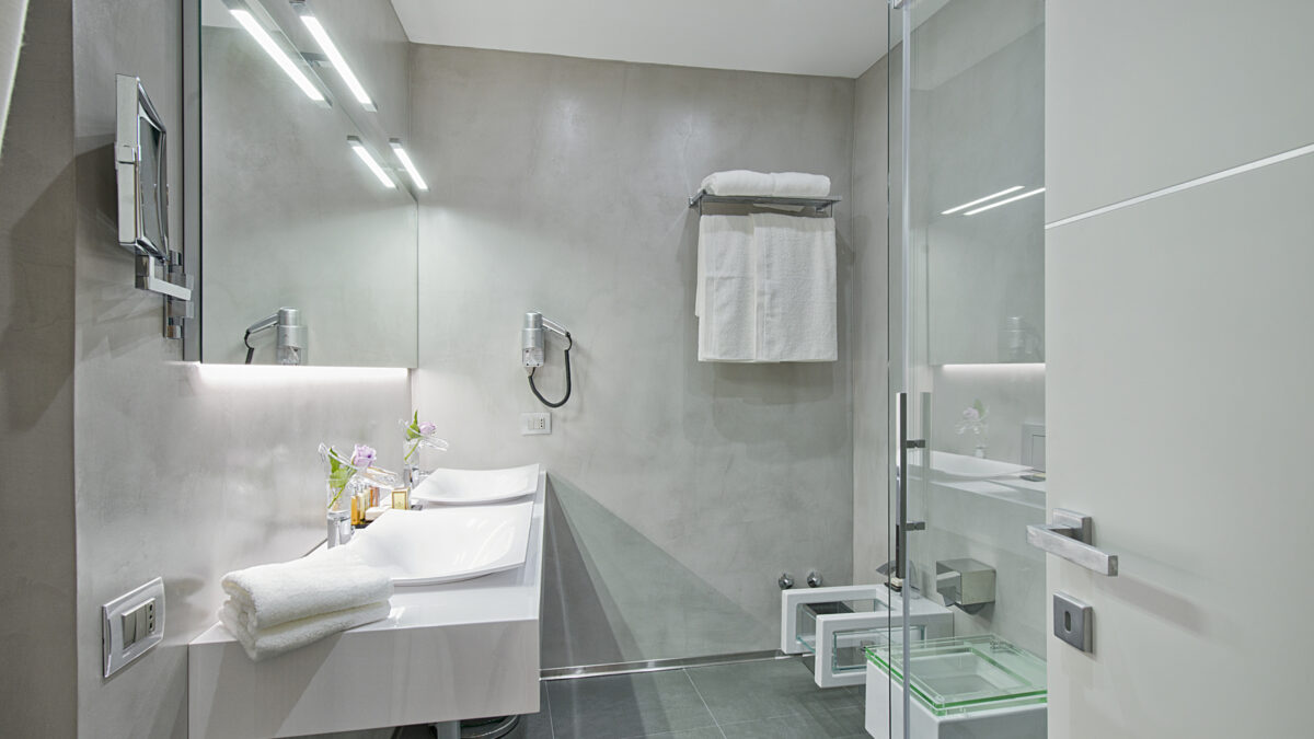 Rivestimento bagni durevoli con Microcemento Ultradecor